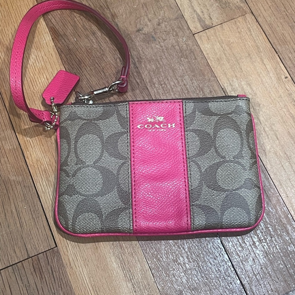 Corner Zip Wristlet
In Signature Canvas With Stripe